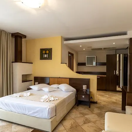 By Tony Hotell 4*